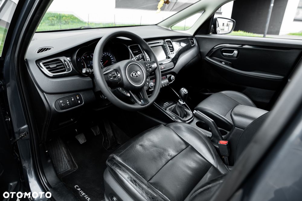 Kia Carens 1.7 CRDi 141 Dream Team Edition - 17