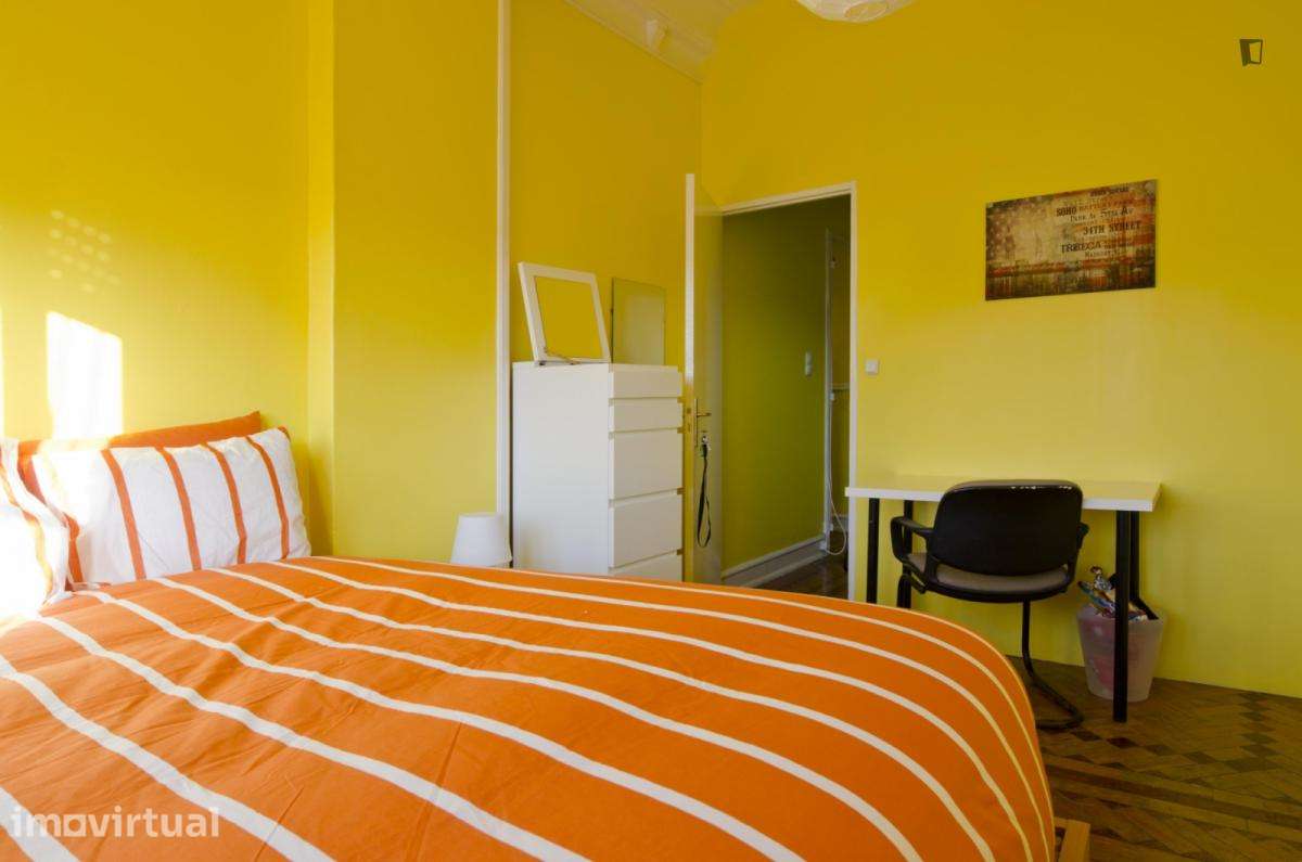 Quarto - localizado em Intendente Lisbon - Grande imagem: 5/14