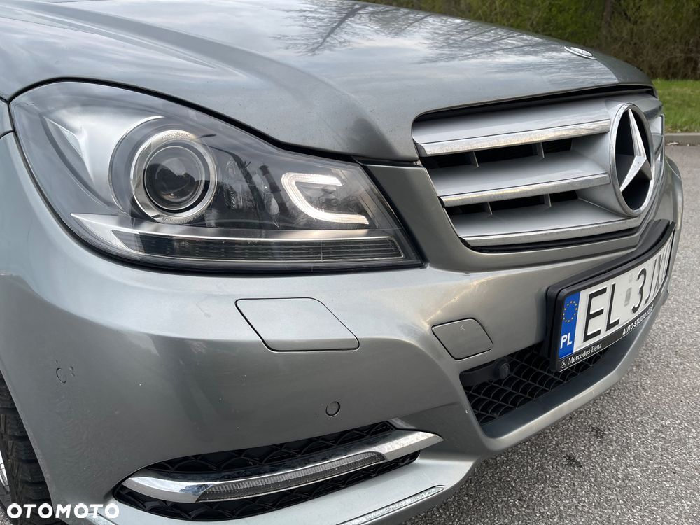 Mercedes-Benz Klasa C 220 CDI DPF (BlueEFFICIENCY) 7G-TRONIC Avantgarde - 3