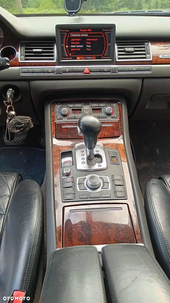 Audi A8 4.2 L Quattro - 10