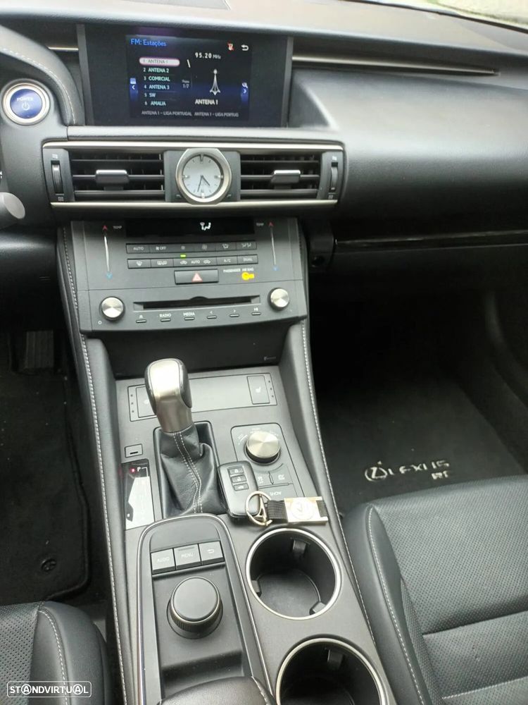 Lexus RC 300h F Sport - 23