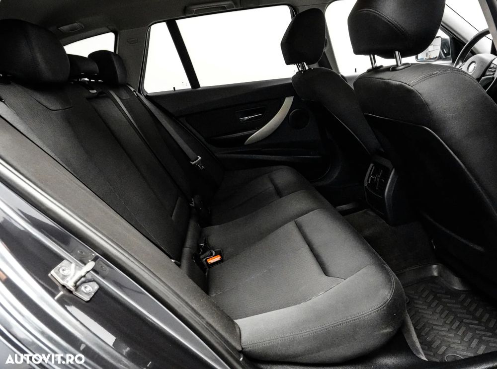 BMW Seria 3 320d DPF Blue Performance Edition Lifestyle - 17