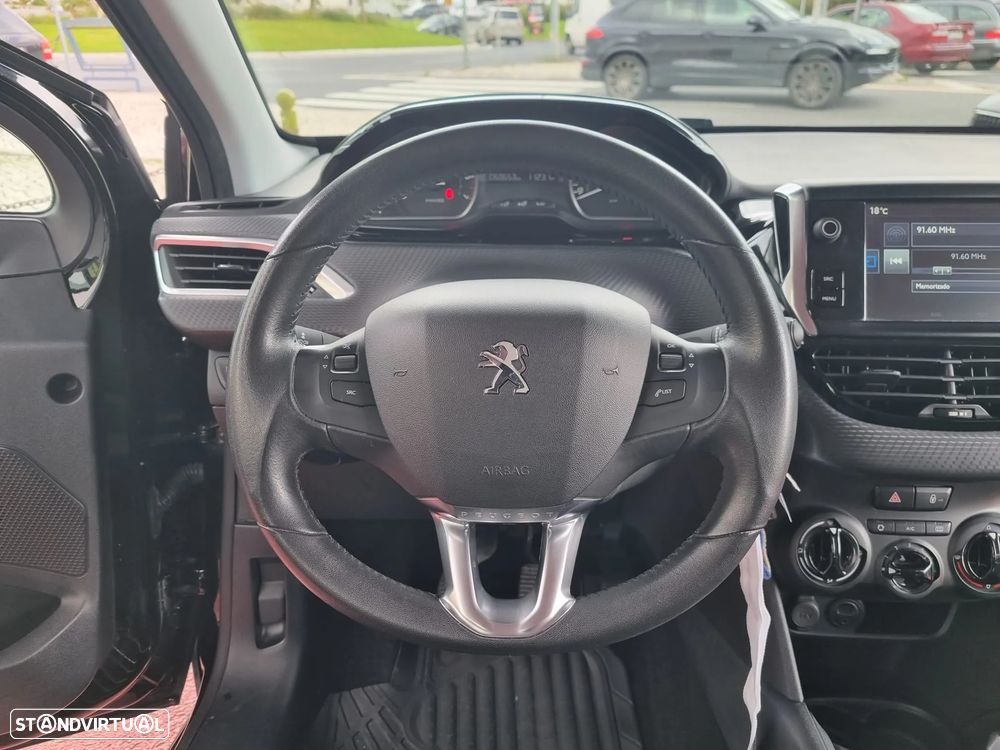 Peugeot 208 1.2 PureTech Style - 23
