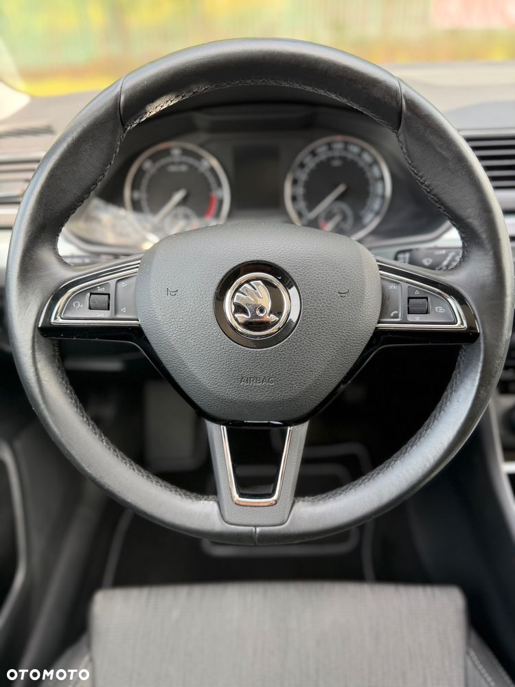 Skoda Superb 2.0 TDI Premium Edition - 10