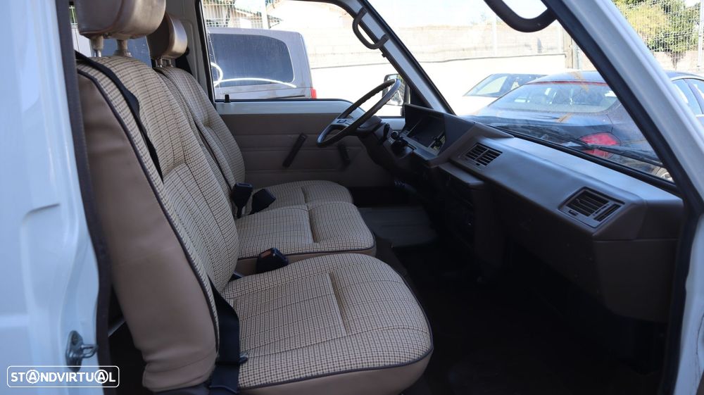 Toyota HiAce 2.4 D LH51L - 10