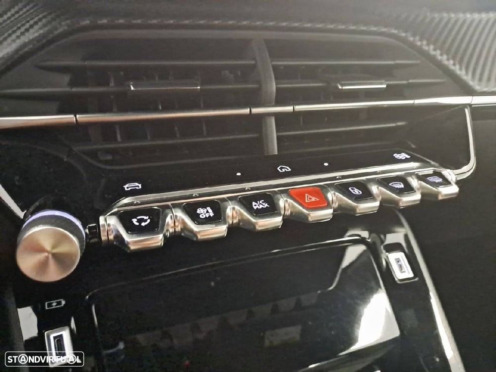 Peugeot e-2008 54 kWh Allure - 23