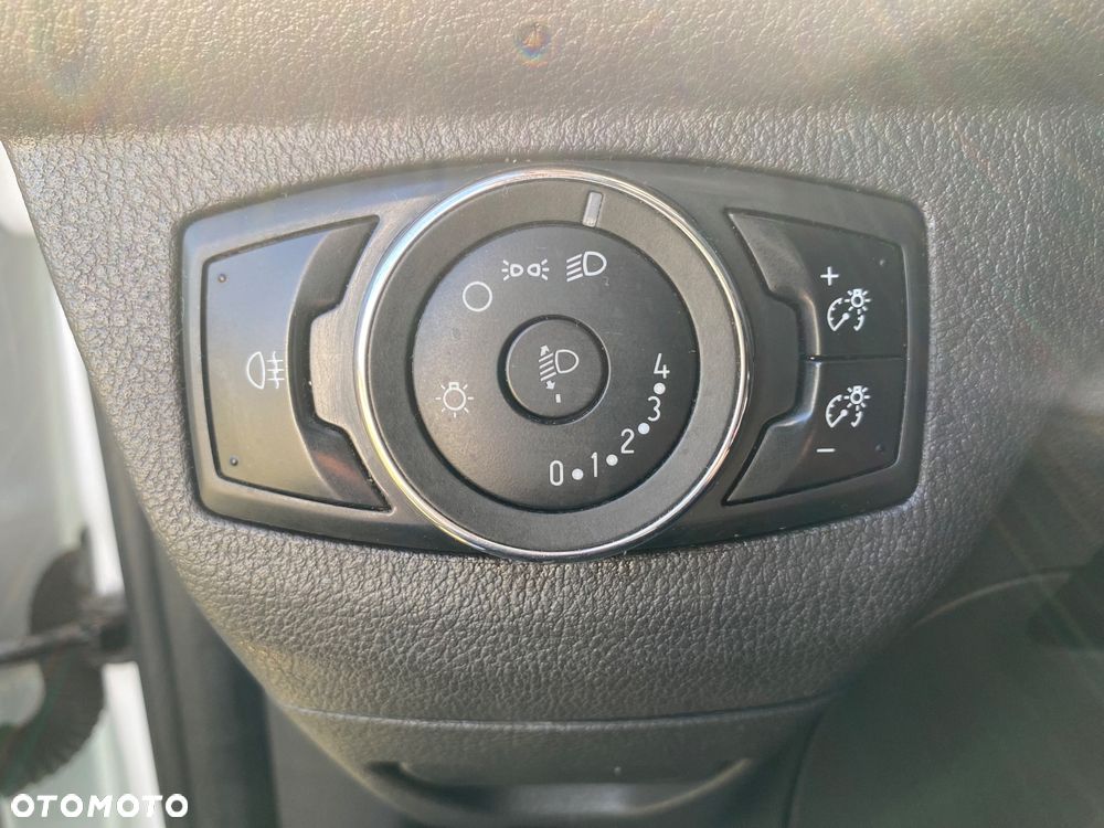Ford Transit Courier - 11