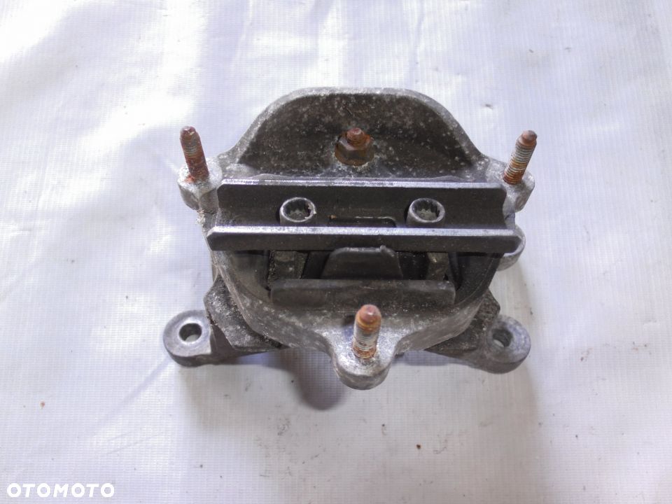 Audi A4 B8 A5 Q5 poduszka łapa skrzyni 8K0399115T - 1