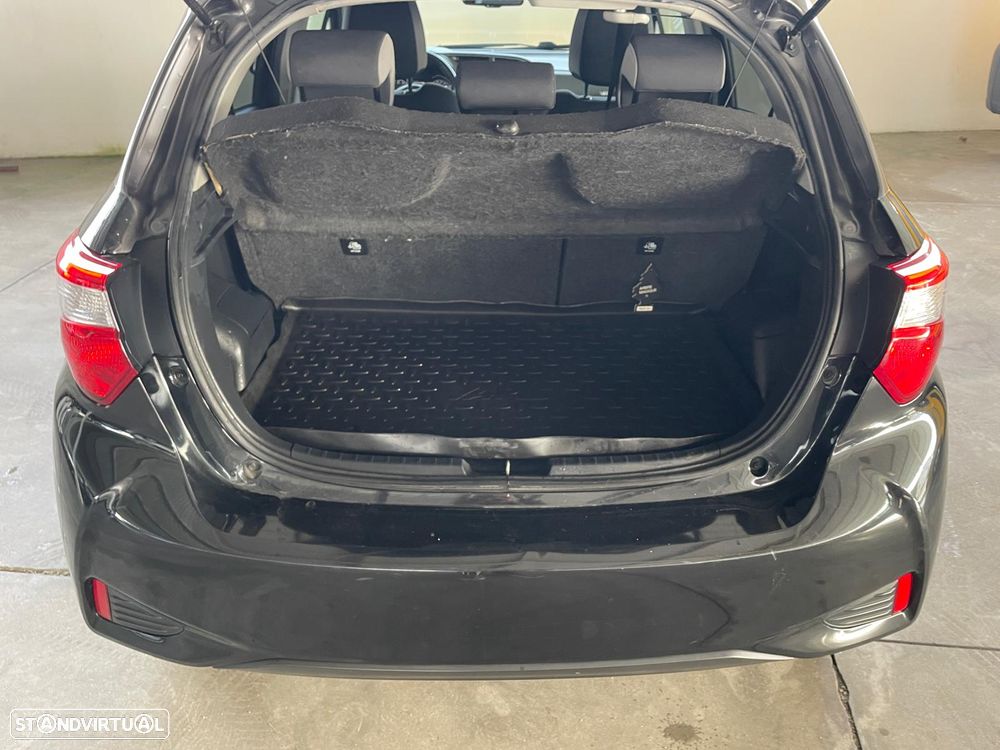 Toyota Yaris 1.5 VVT-i 20 Anos - 29