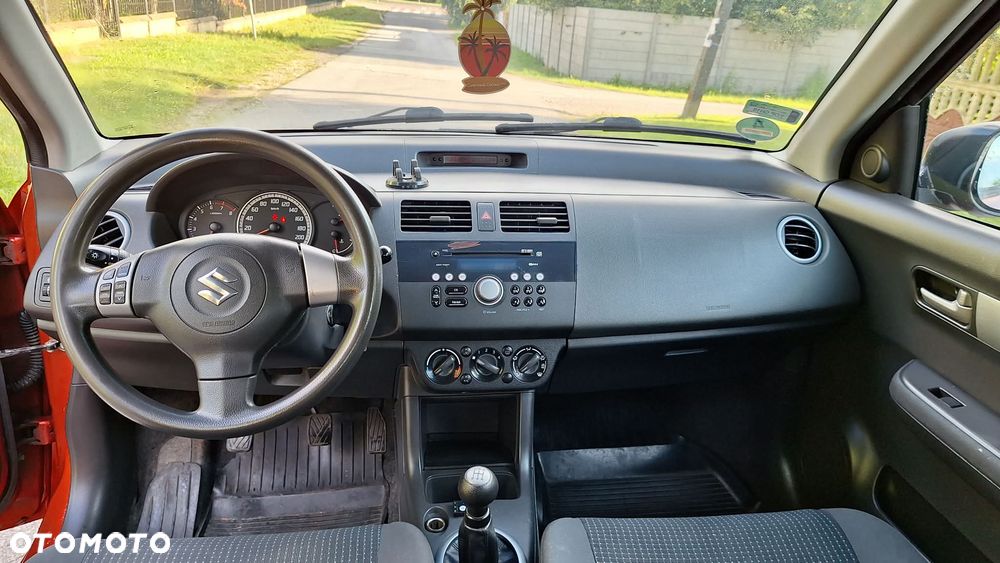 Suzuki Swift 1.3 Club - 8