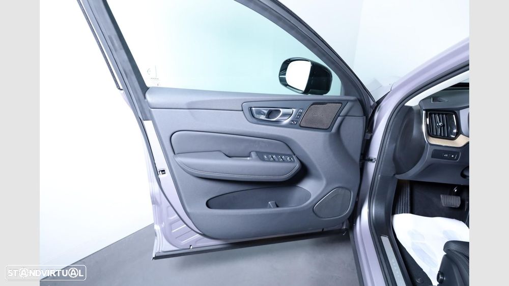 Volvo XC 60 2.0 T6 PHEV Plus Dark - 7