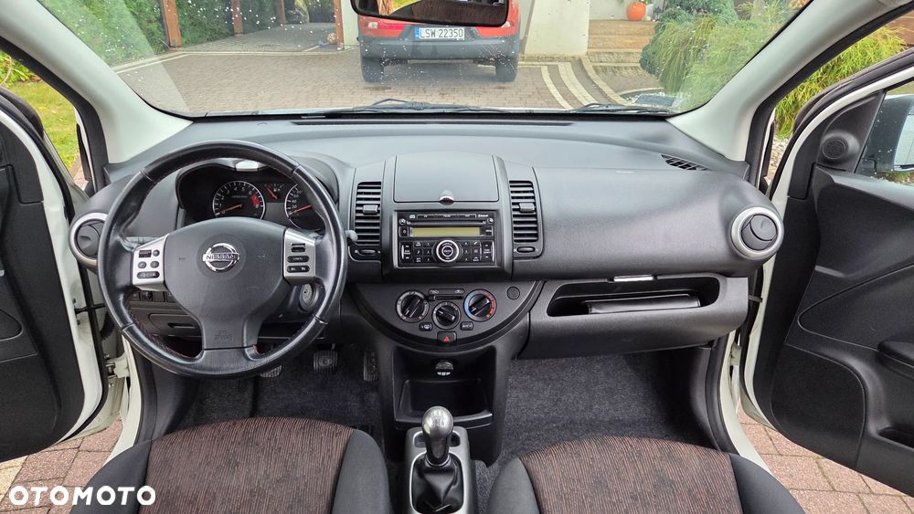 Nissan Note 2010 photo 4