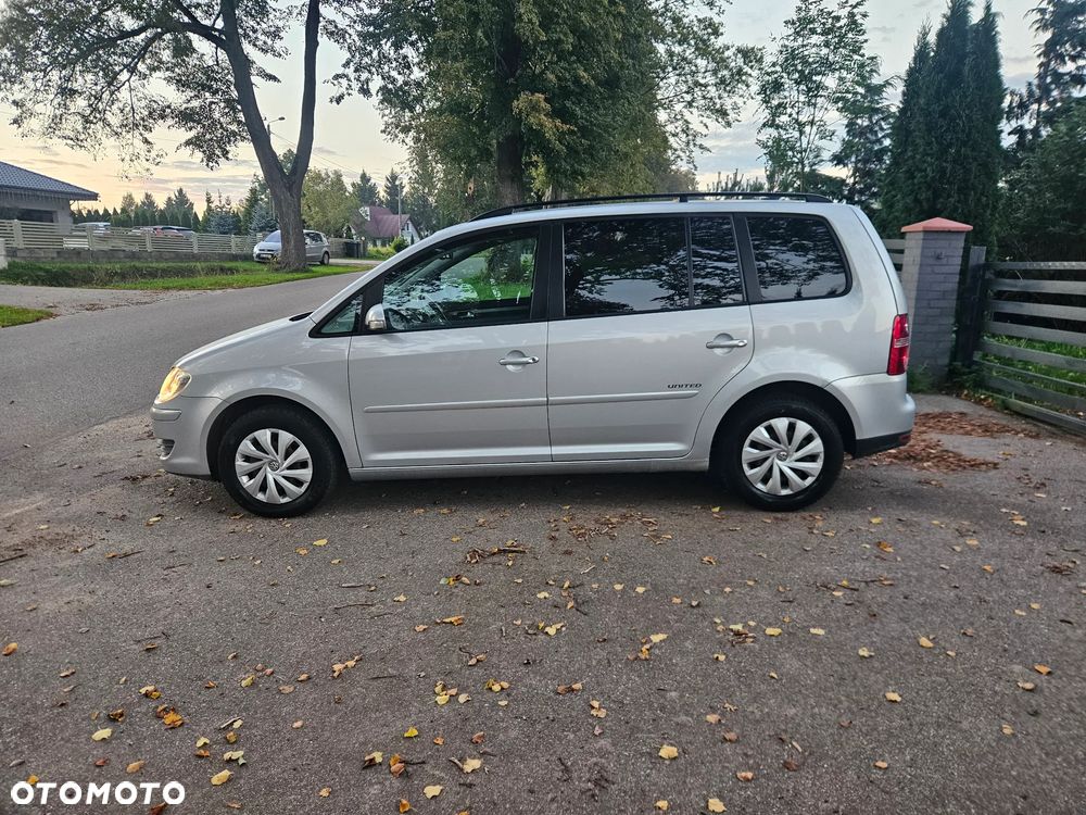 Volkswagen Touran - 4