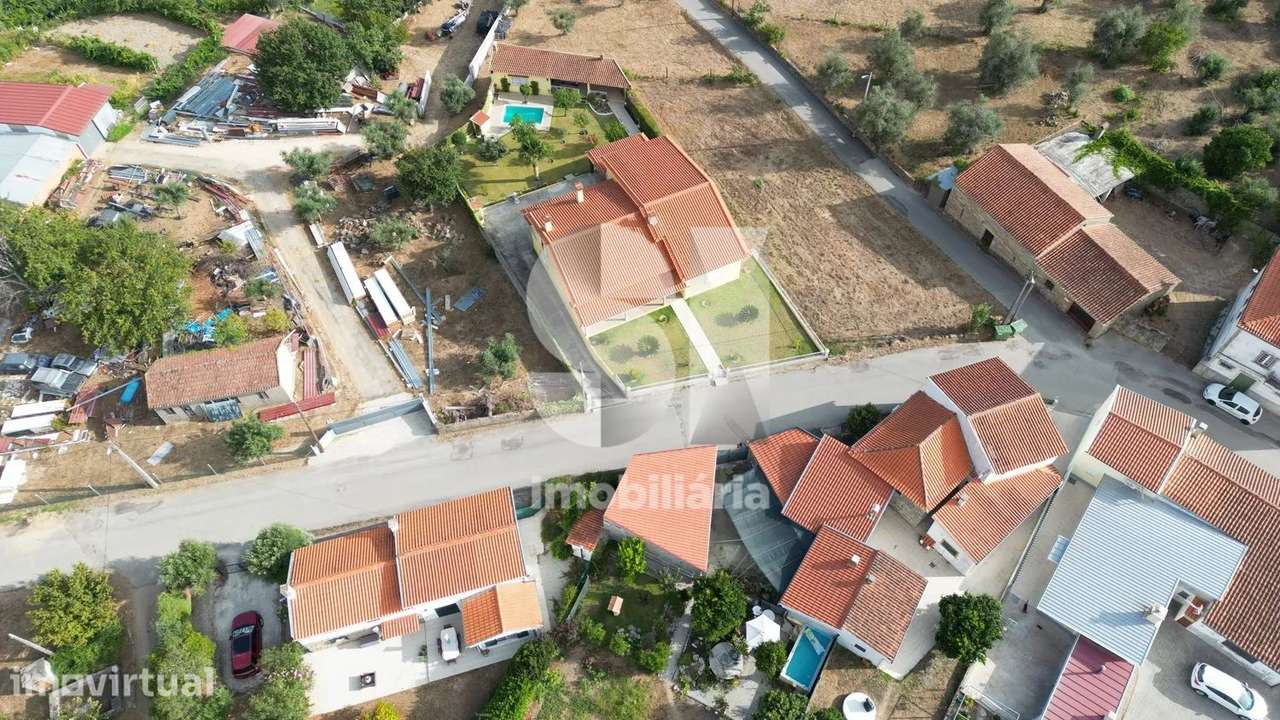 Moradia T3 com Garagem Dupla, Piscina, Jardim e Furo - em Tábua - Grande imagem: 3/41