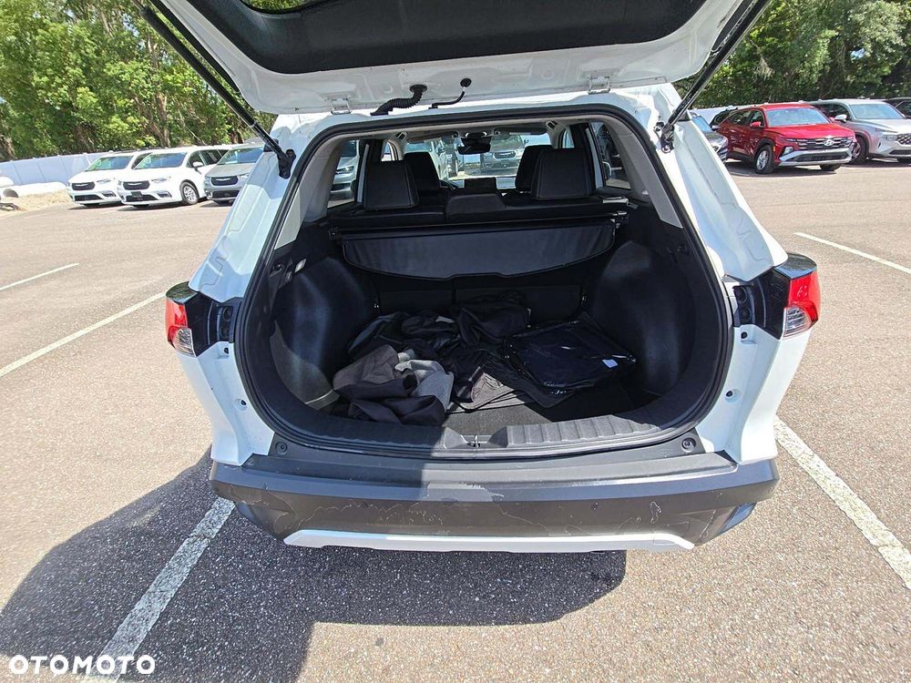Toyota Corolla Cross - 13