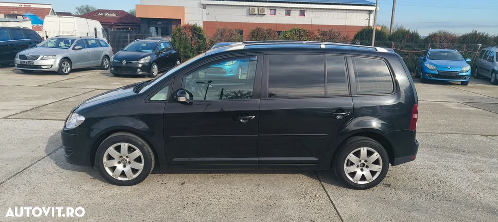 Volkswagen Touran 1.9 TDI DPF DSG Trendline - 4