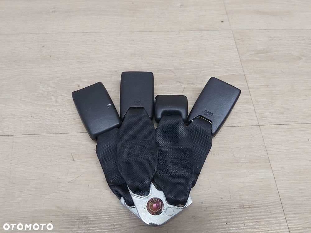 Toyota Yaris I LIFT 03 - 05r zapinka pasa tył trzeciego pas centralny - 3