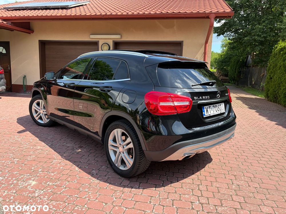 Mercedes-Benz GLA 250 4Matic 7G-DCT Urban - 4