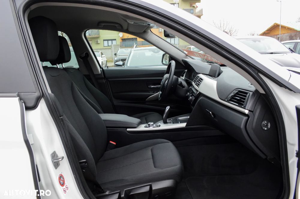 BMW Seria 3 320d Aut. Advantage - 24