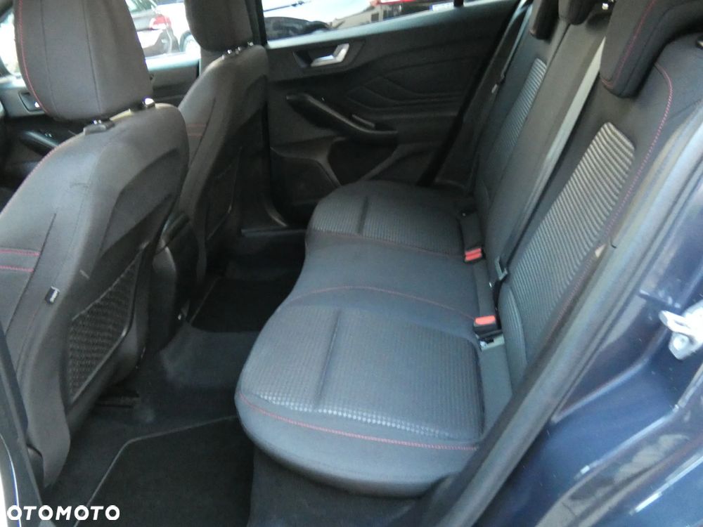 Ford Focus ver-2-0-ecoblue-st--line - 31