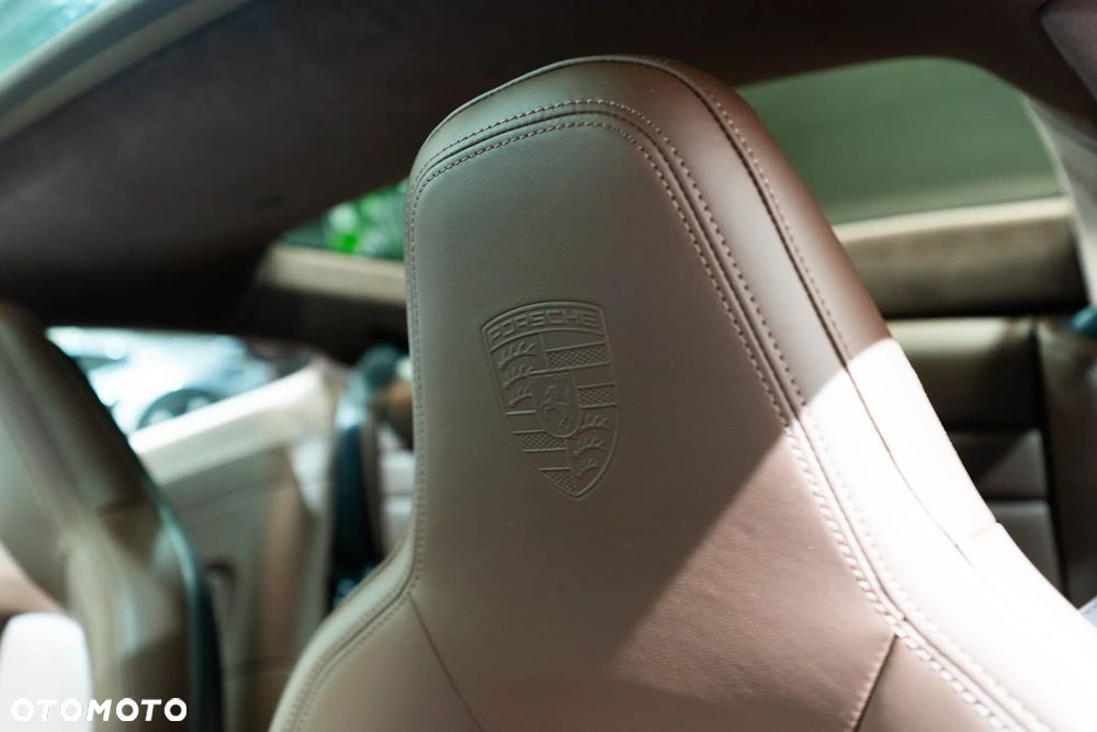 Porsche 911 Carrera T-Hybrid 4 GTS - 32