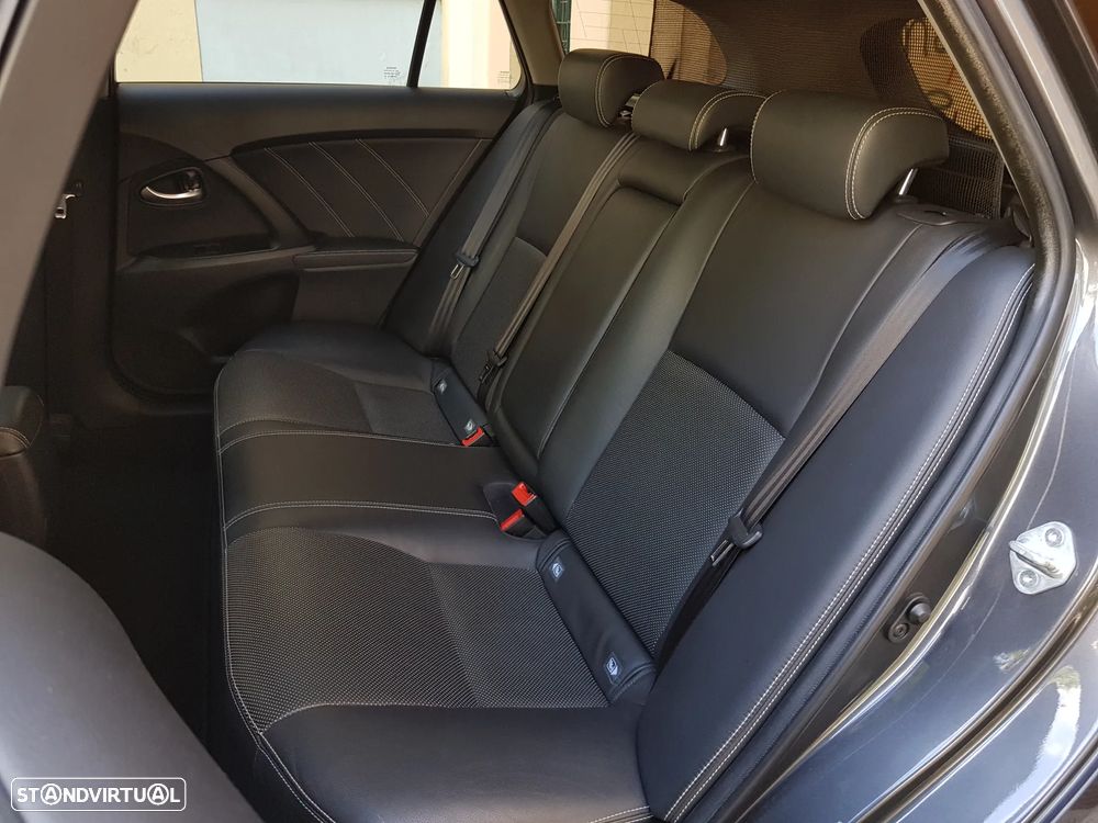 Toyota Avensis Touring Sports 2.0 D-4D Exclusive - 30