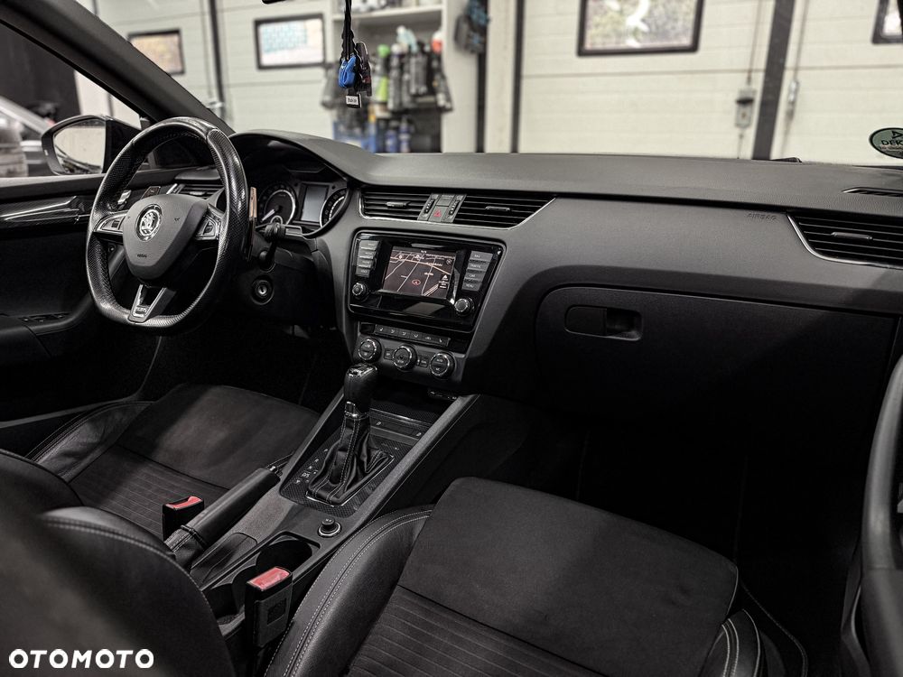 Skoda Octavia 2.0 TDI DSG RS - 9