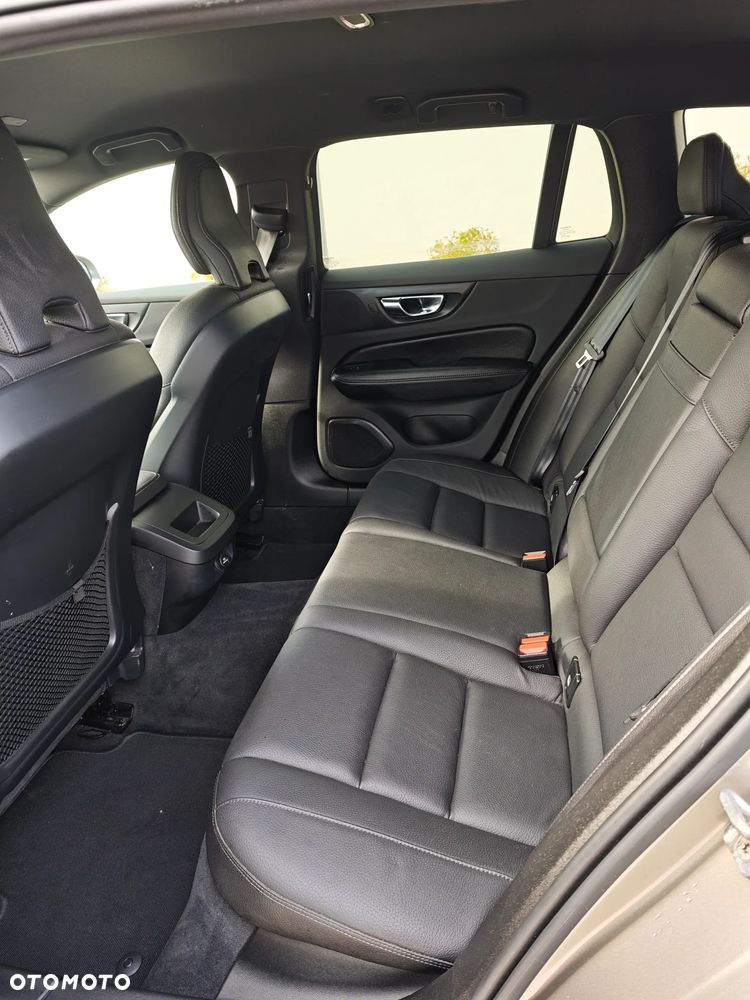 Volvo V60 D3 Drive-E Momentum - 22