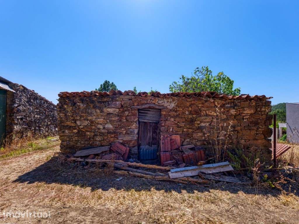 CASA TRADICIONAL EM PEDRA PARA RECONSTRUÇÃO | TERRENO COM ÁGUA | BR... - Grande imagem: 4/33