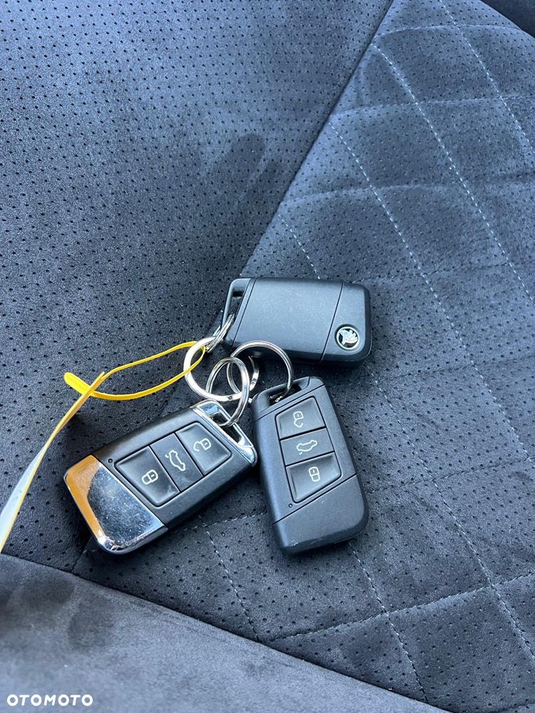 Skoda Superb Combi 2.0 TDI 4x4 DSG SportLine - 33