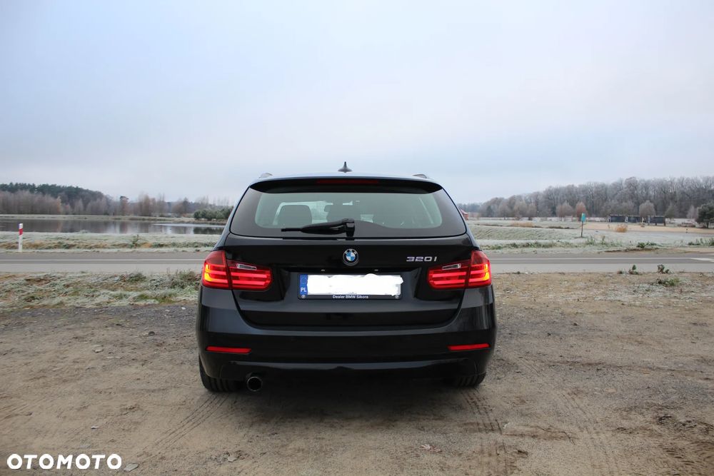 BMW Seria 3 320i - 3