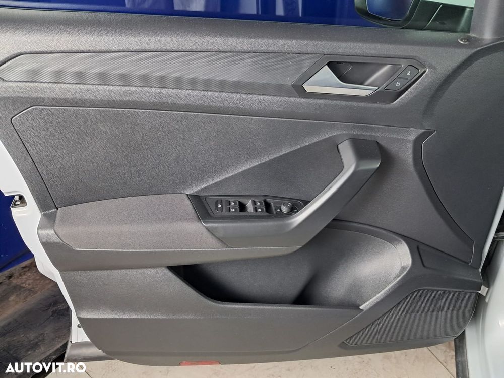 Volkswagen T-Roc - 10