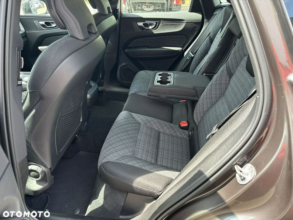 Volvo XC 60 B4 D Momentum Pro - 13