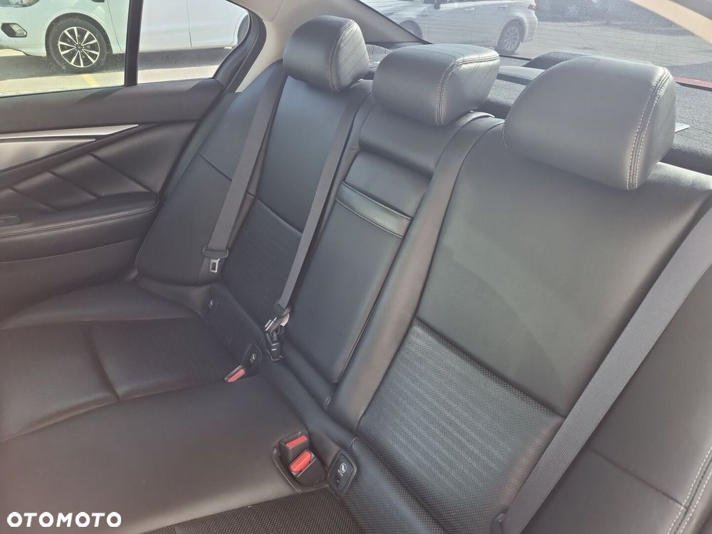 Infiniti Q50 2.0t Sport Tech - 13