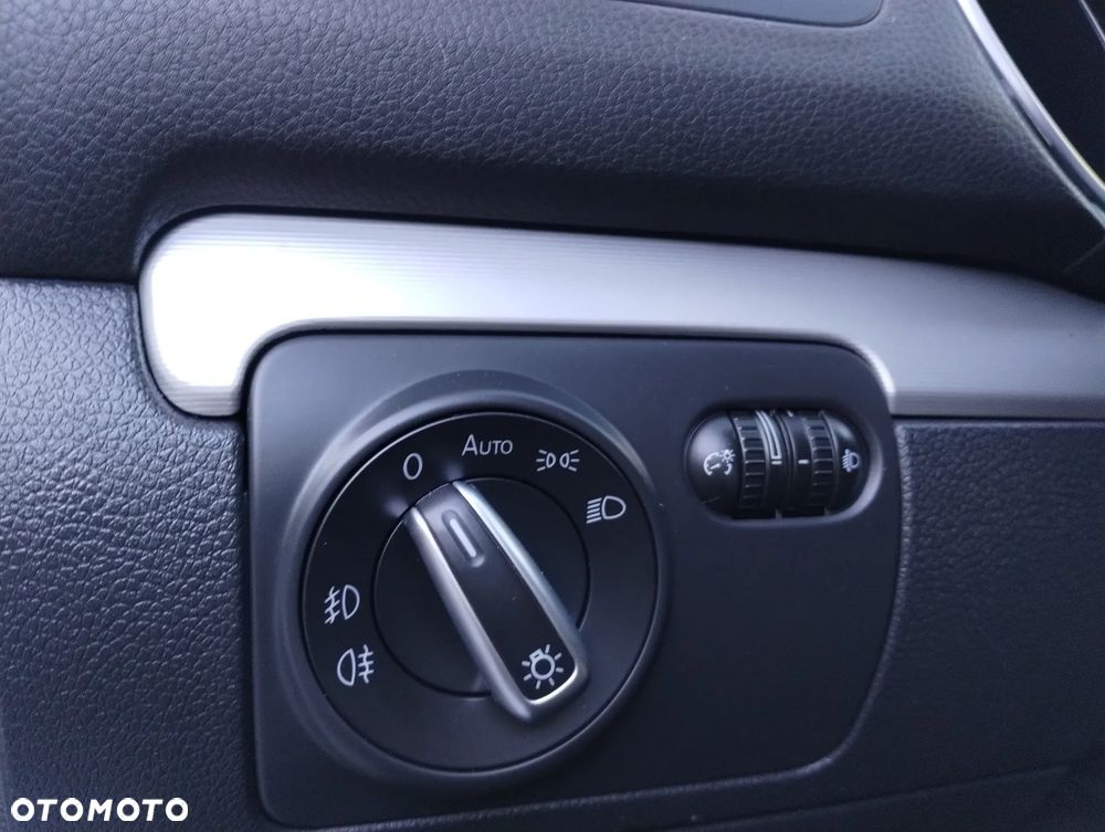 Volkswagen Golf 1.6 TDI DPF Comfortline - 23