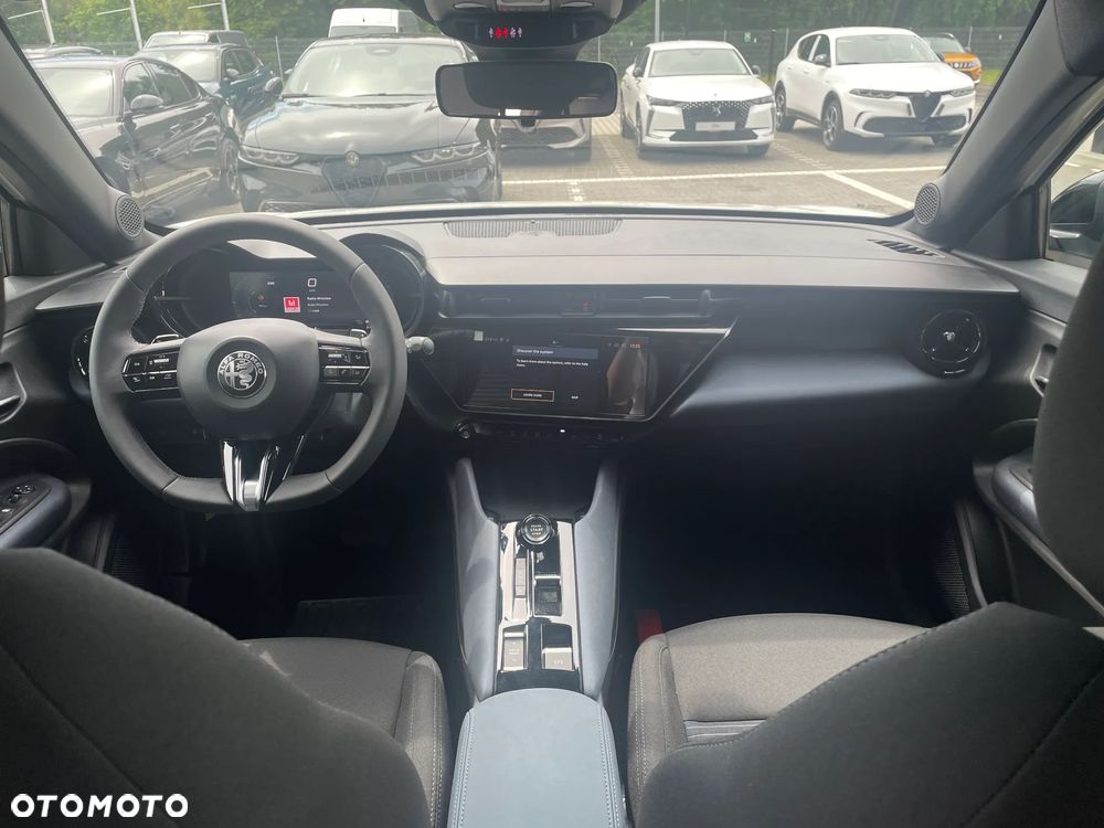 Alfa Romeo Junior 1.2 mHEV Ibrida eDCT - 8