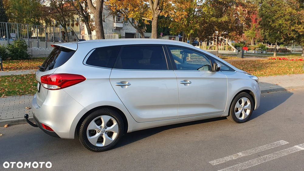 Kia Carens - 9