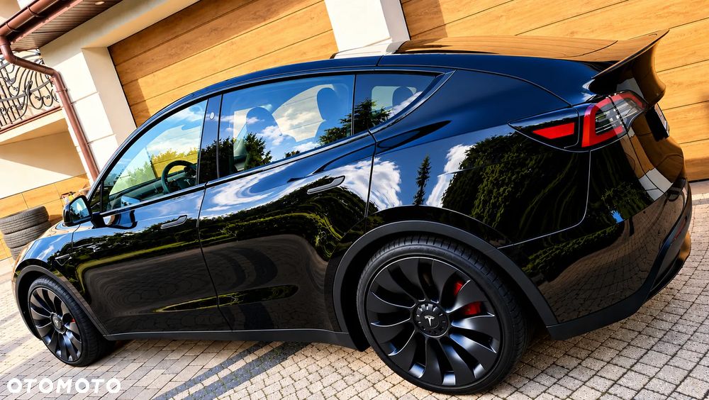 Tesla Model Y Performance AWD - 6