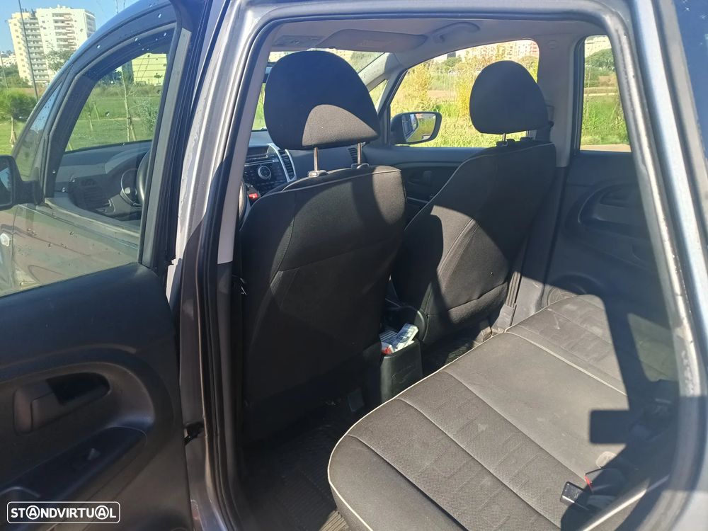 Kia Venga - 6