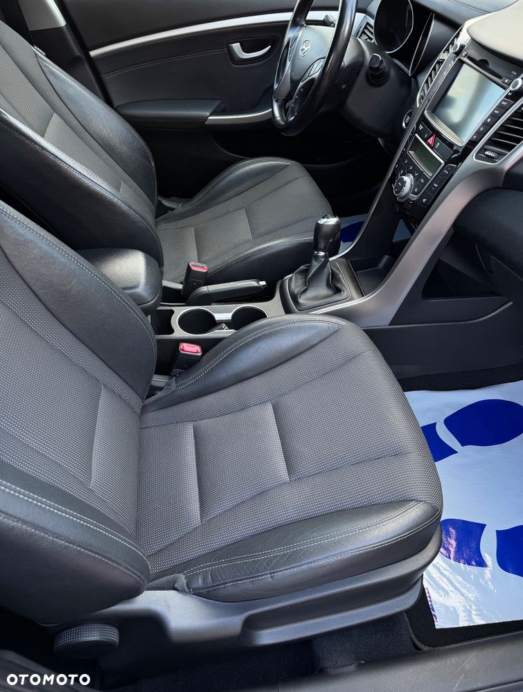 Hyundai i30 1.6 CRDi Fifa World Cup Edition - 9