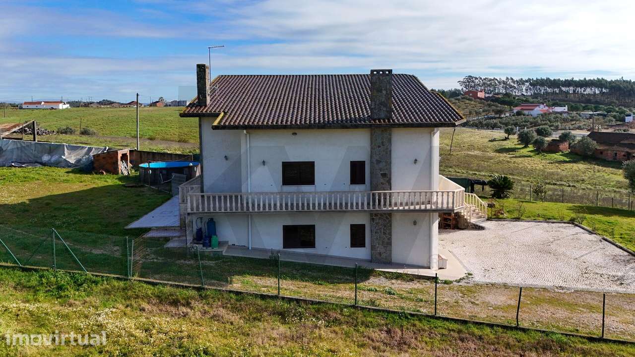 Fantástica Moradia - São Sebastião com 1400m2 de jardim - Grande imagem: 3/7