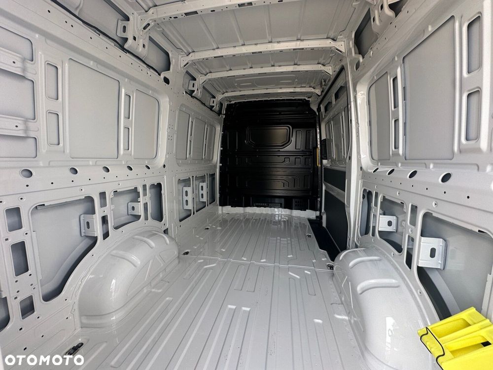 Volkswagen Crafter 35 2.0 TDI L3H3 3640 140 KM - 21