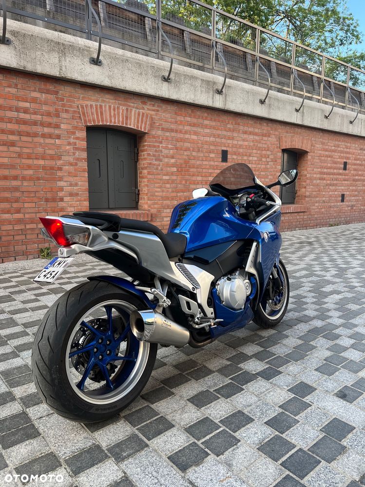 Honda VFR - 12