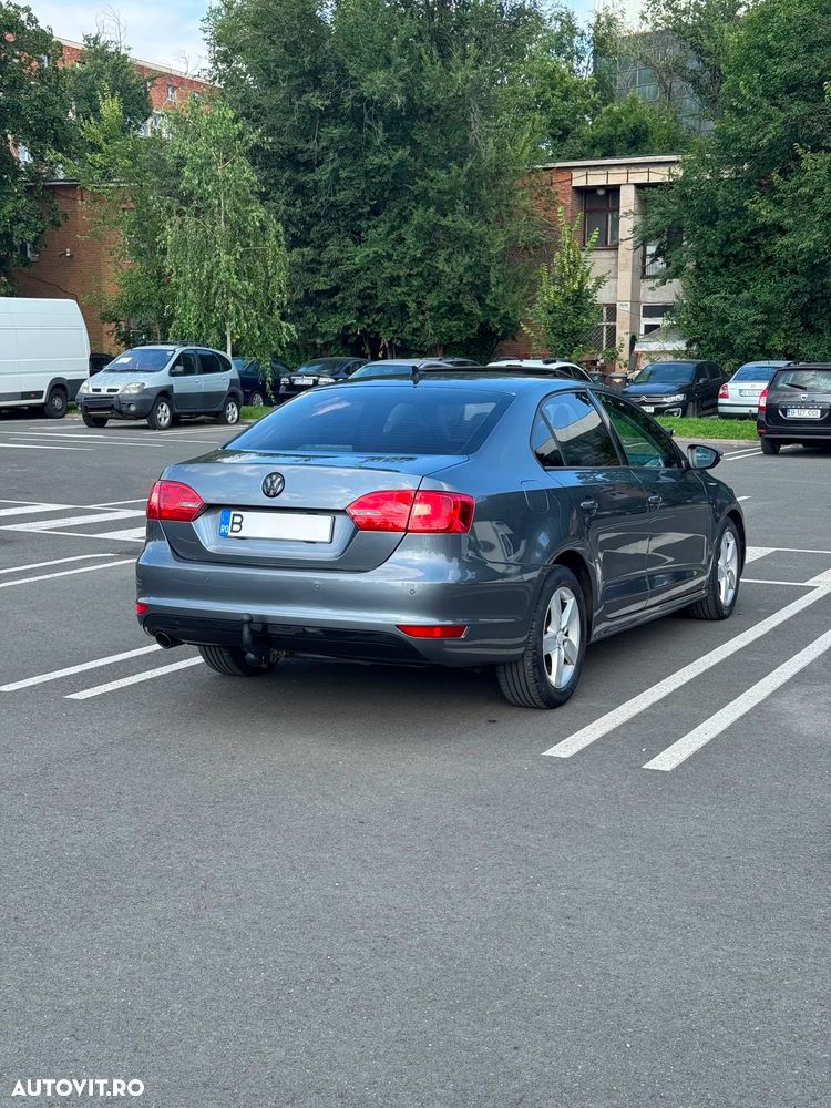 Volkswagen Jetta - 5