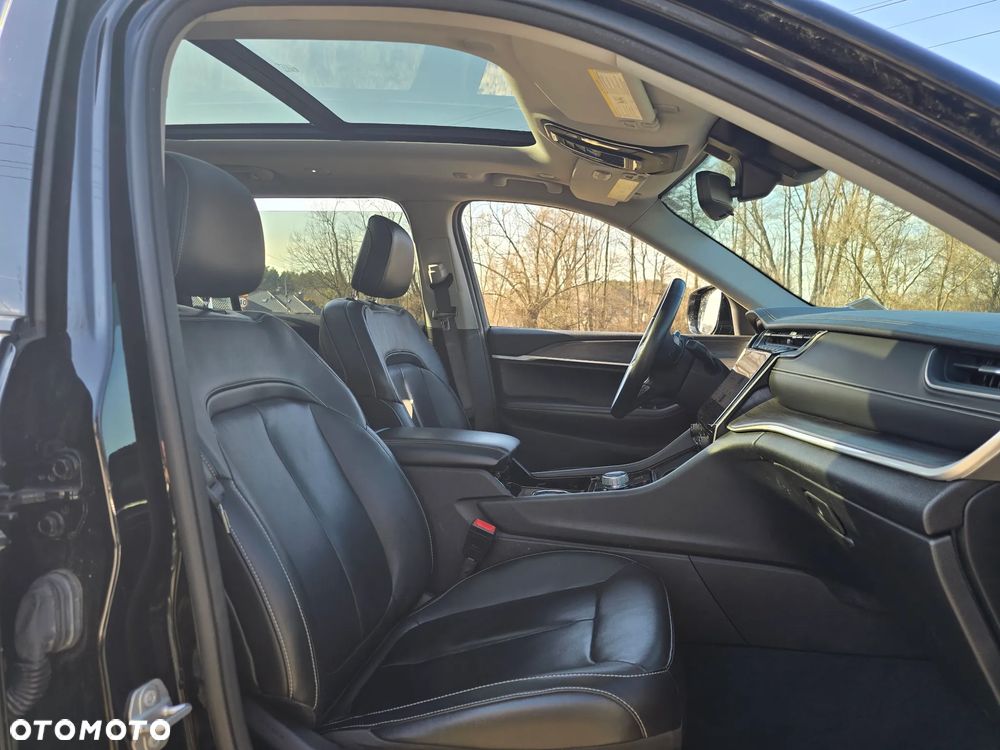 Jeep Grand Cherokee - 26