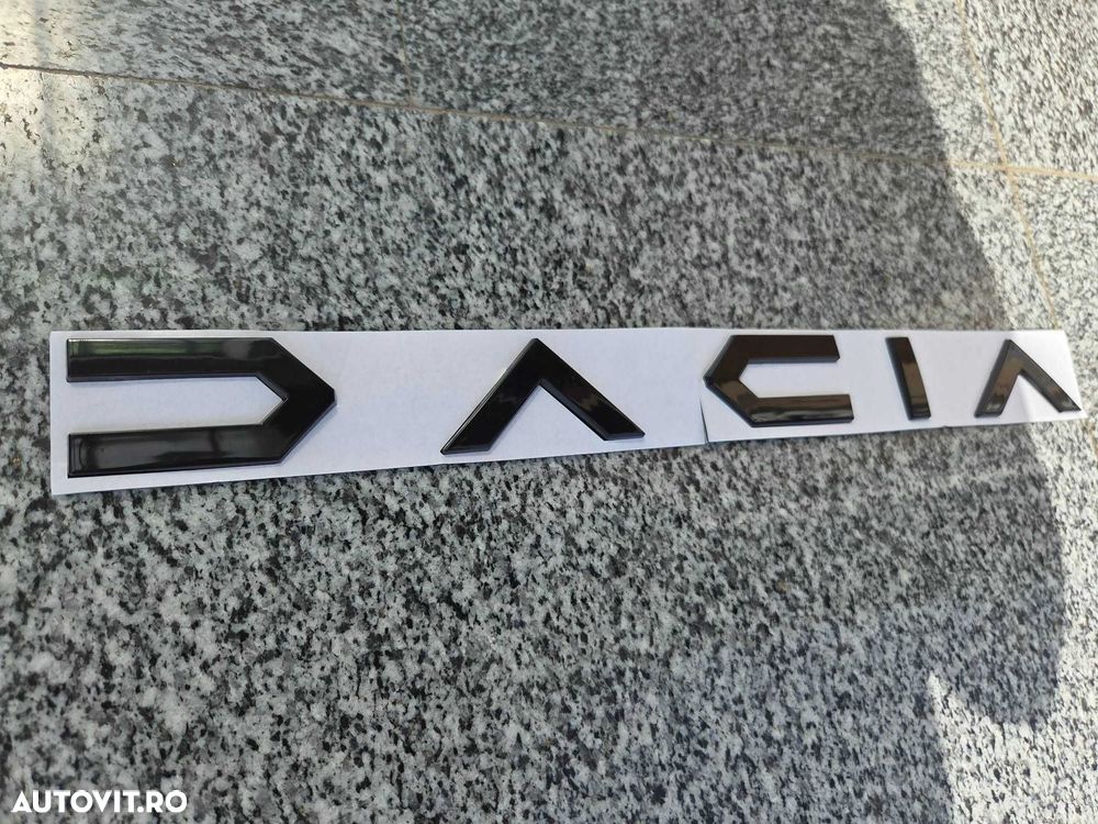 Emblema Logo Model Nou DACIA Scris Spate Portbagaj Duster Logan Bigster, Negru Lucios - 3