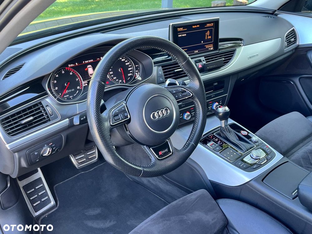 Audi RS6 Avant - 17