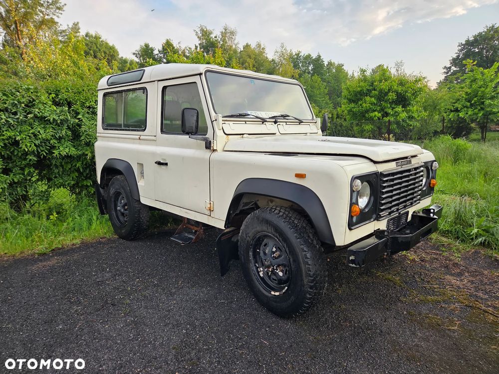 Land Rover Defender - 2
