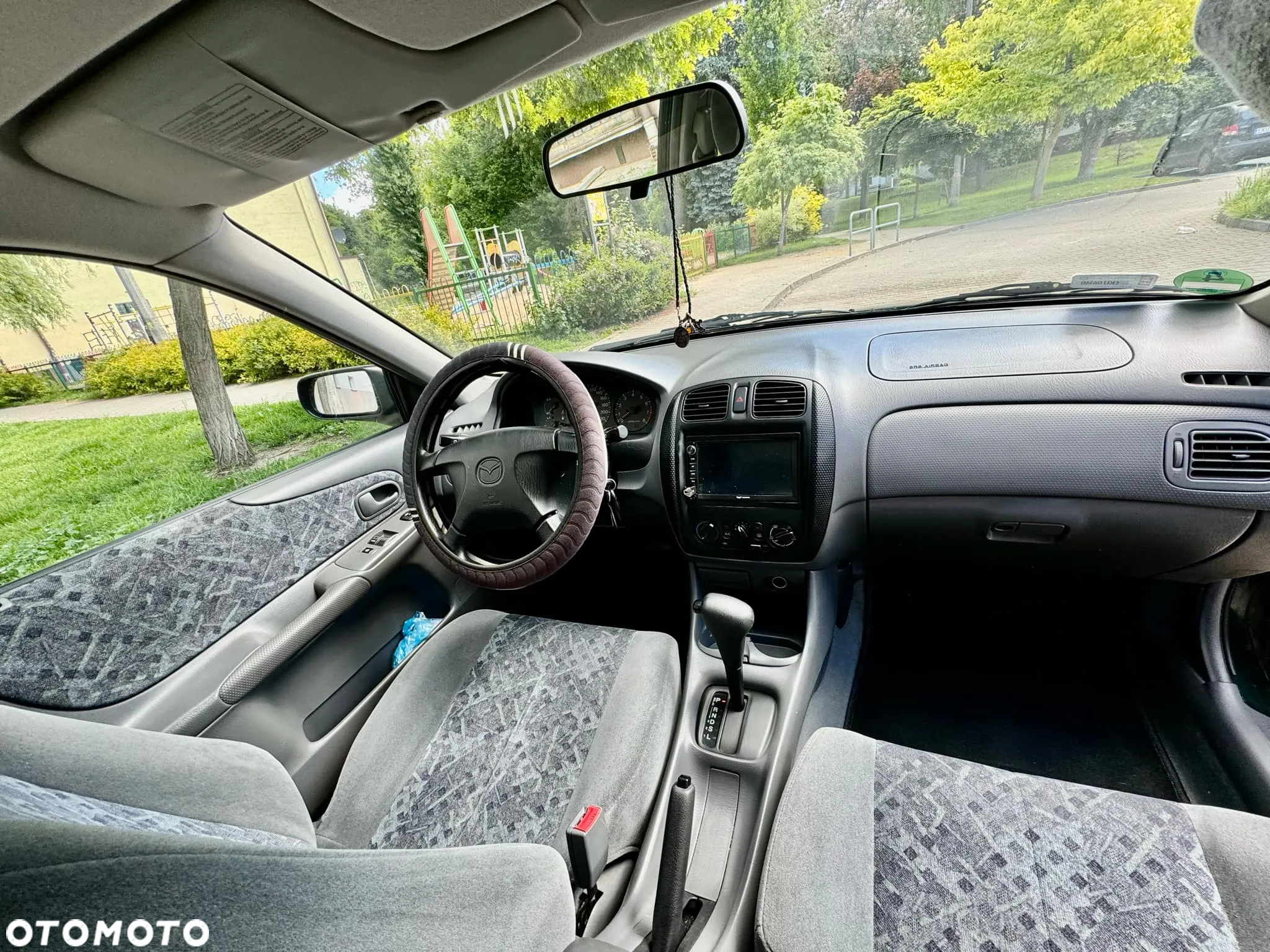 Mazda 323F - 17