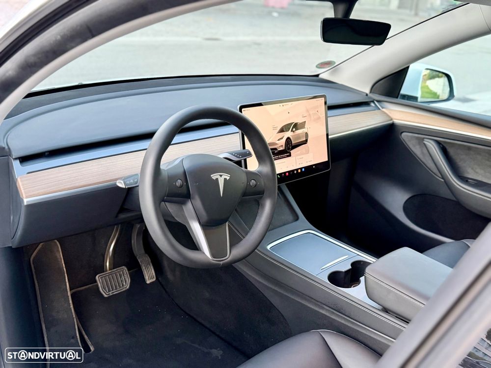 Tesla Model Y Long Range Dual Motor AWD - 18
